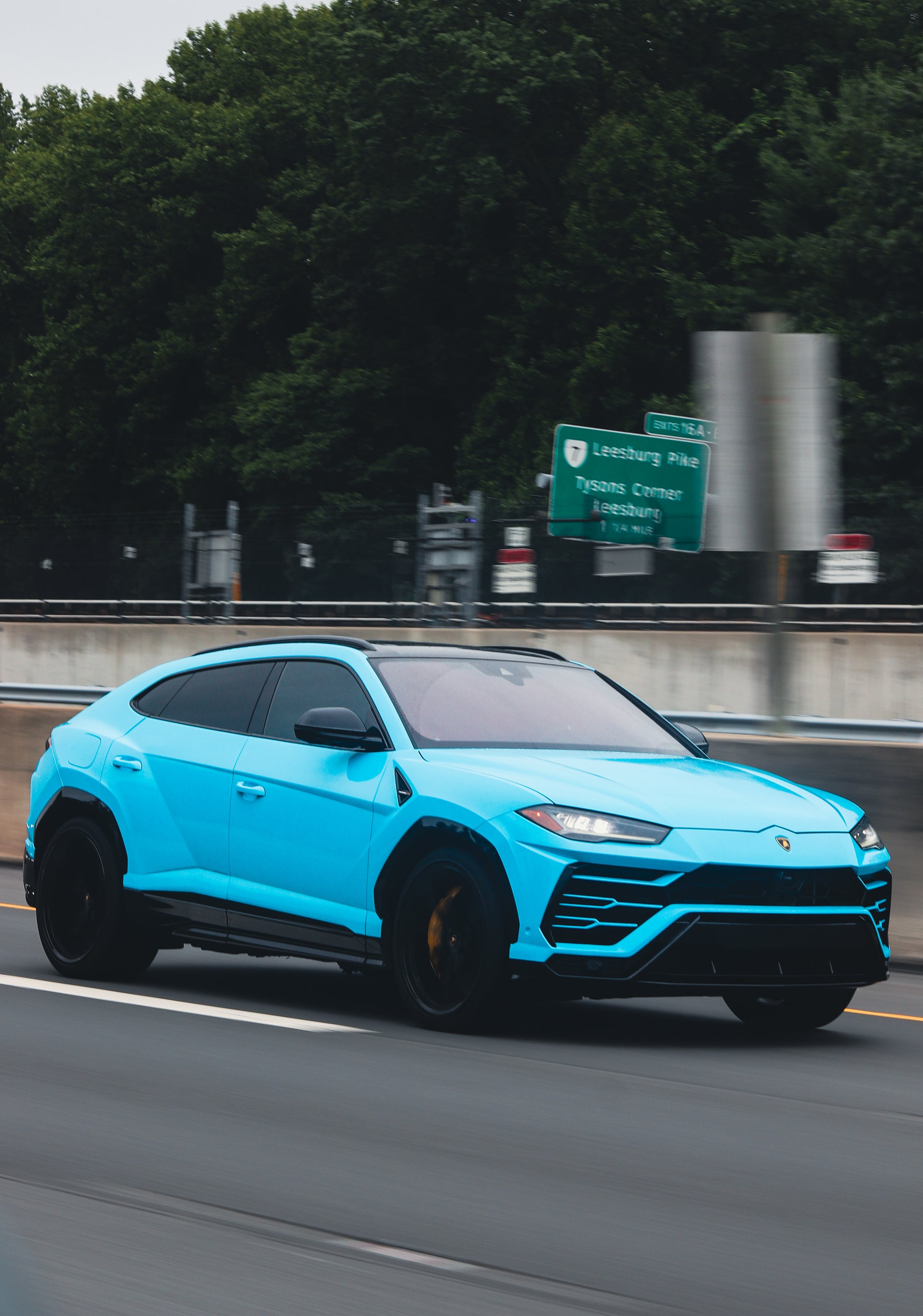 Lamborghini Urus Baby Blue (w/ Starlights)